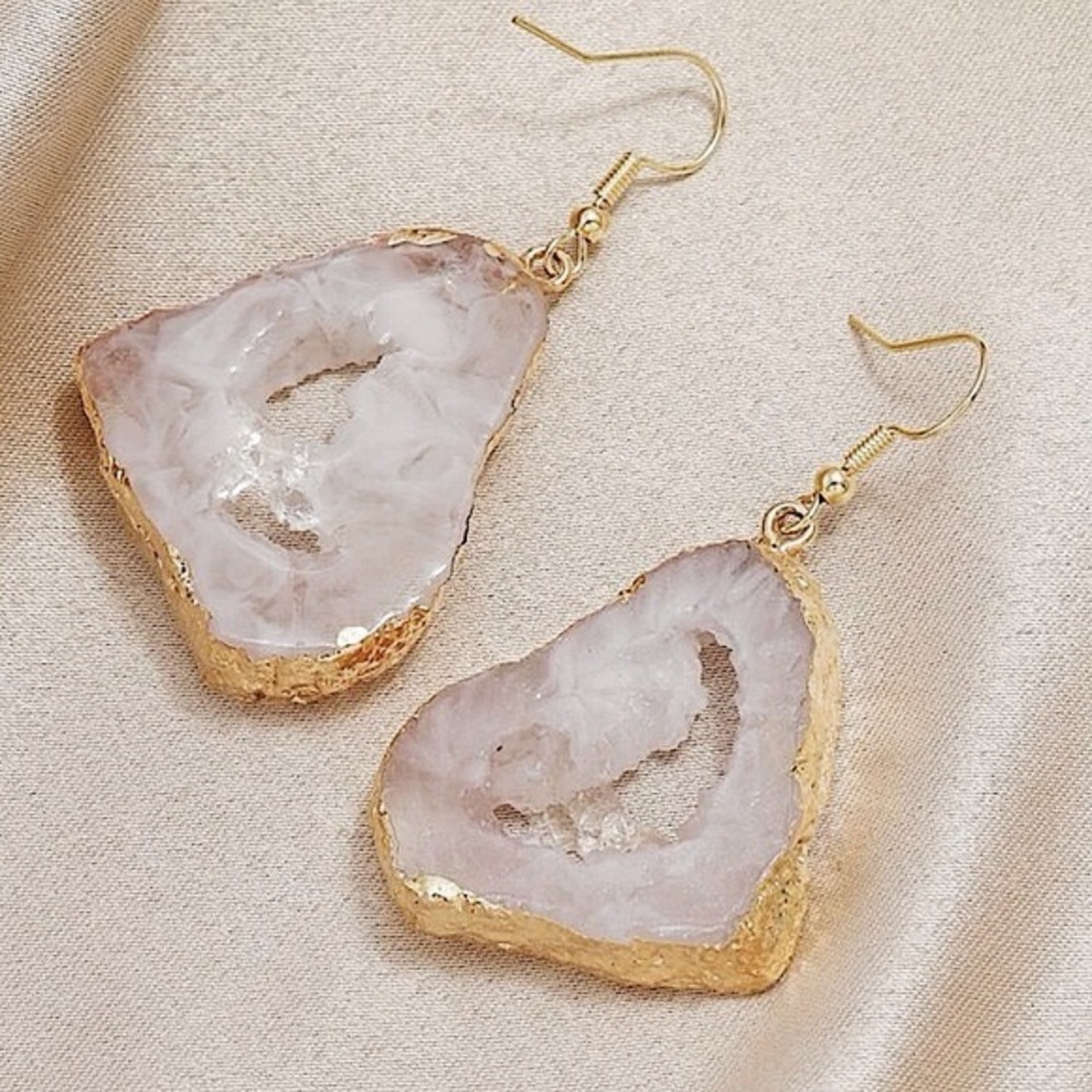 n e w | raw crystal quartz drop earrings ꨄ